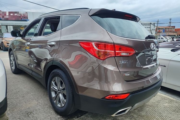 Used Hyundai Santa Fe 2015 2.0T Automatic Two-Wheel Drive Smart Version 5 Seats Exterior 2
