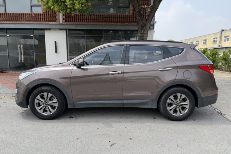 Used Hyundai Santa Fe 2015 2.0T Automatic Two-Wheel Drive Smart Version 5 Seats Exterior 3