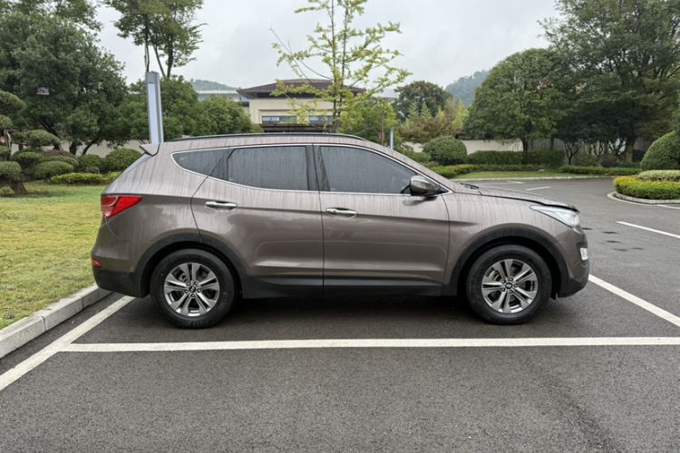 Used Hyundai Santa Fe 2015 2.0T Automatic Two-Wheel Drive Smart Version 5 Seats Exterior 3
