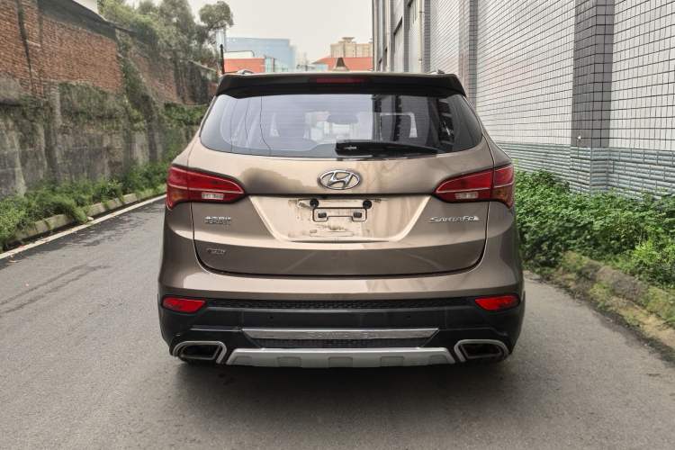 Used Hyundai Santa Fe 2015 2.0T Automatic Two-Wheel Drive Smart Version 5 Seats Exterior 3