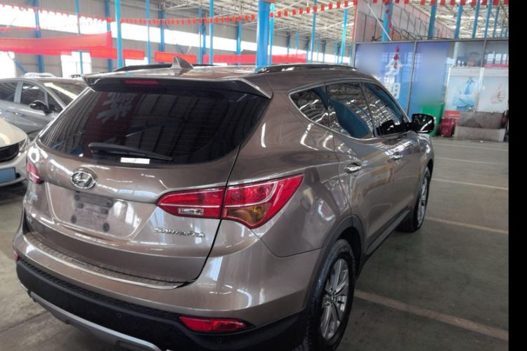 Used Hyundai Santa Fe 2015 2.0T Automatic Two-Wheel Drive Smart Version 5 Seats Exterior 4