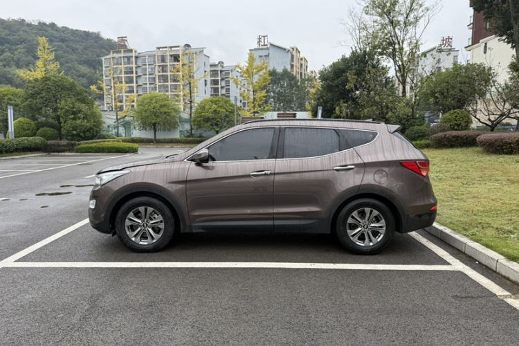 Used Hyundai Santa Fe 2015 2.0T Automatic Two-Wheel Drive Smart Version 5 Seats Exterior 4