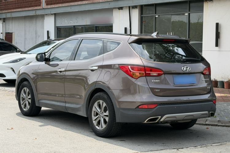 Used Hyundai Santa Fe 2015 2.0T Automatic Two-Wheel Drive Smart Version 5 Seats Exterior 5