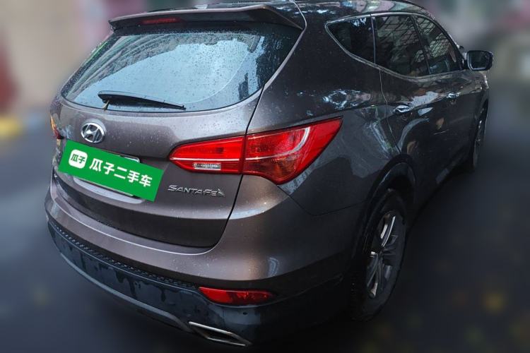 Used Hyundai Santa Fe 2015 2.4L Automatic Two-Wheel Drive Smart Version 5 Seats Exterior 5