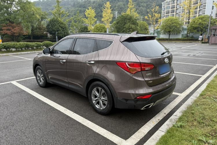 Used Hyundai Santa Fe 2015 2.0T Automatic Two-Wheel Drive Smart Version 5 Seats Exterior 5