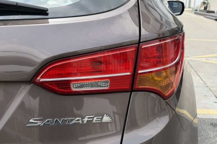 Used Hyundai Santa Fe 2015 2.0T Automatic Two-Wheel Drive Smart Version 5 Seats Exterior 6