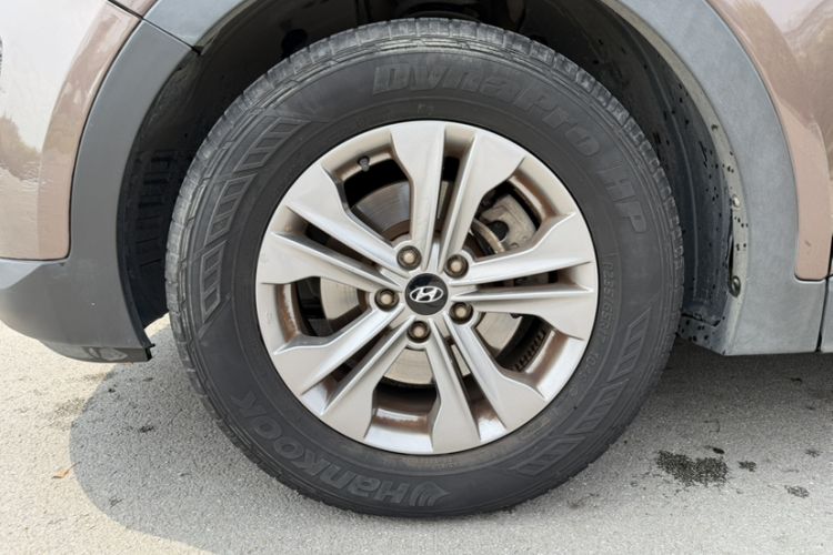 Used Hyundai Santa Fe 2015 2.0T Automatic Two-Wheel Drive Smart Version 5 Seats Exterior 8