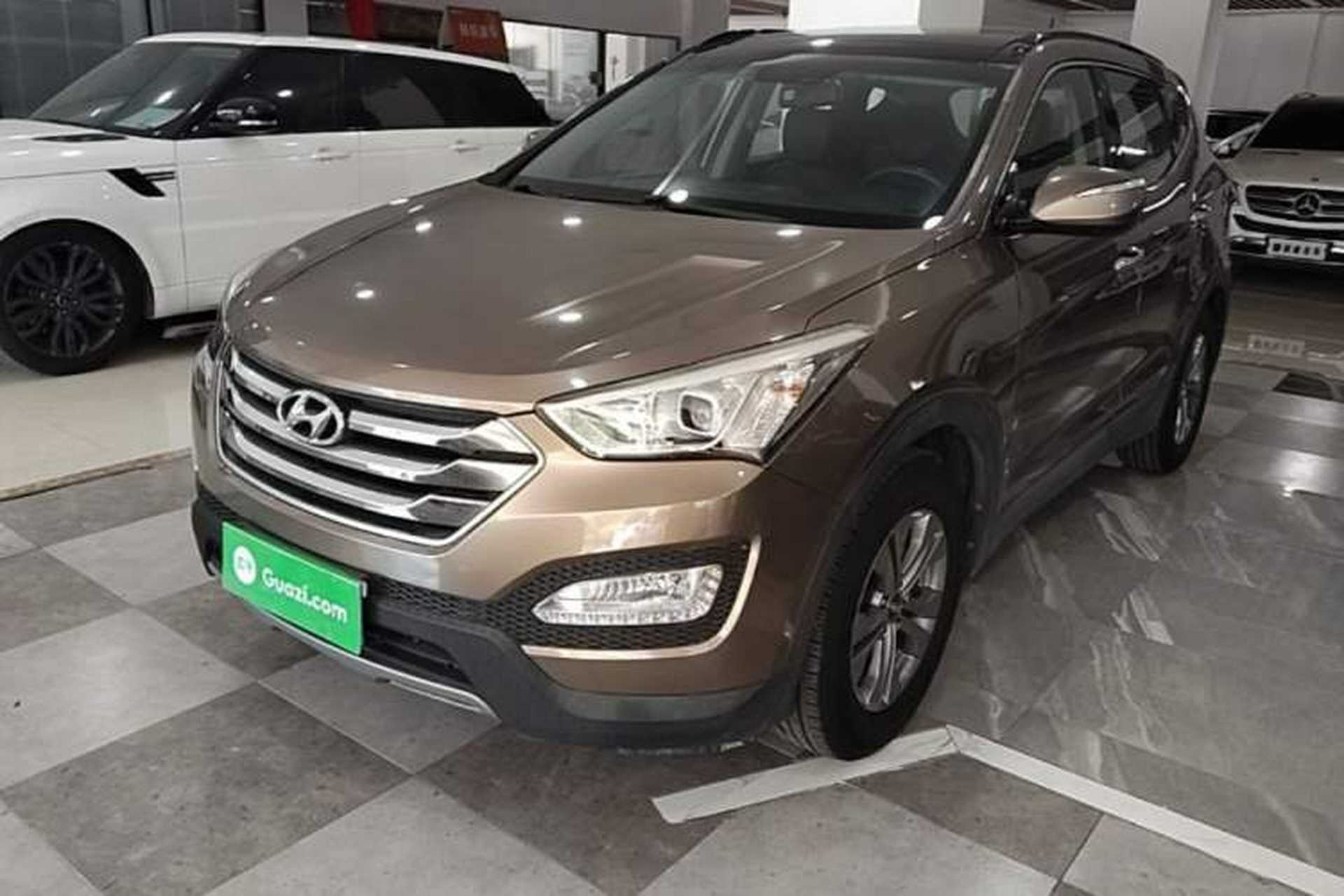 Used Hyundai Santa Fe 2015 2.4L Automatic Two-Wheel Drive Smart Version 5 Seats Front Left 45 Deg