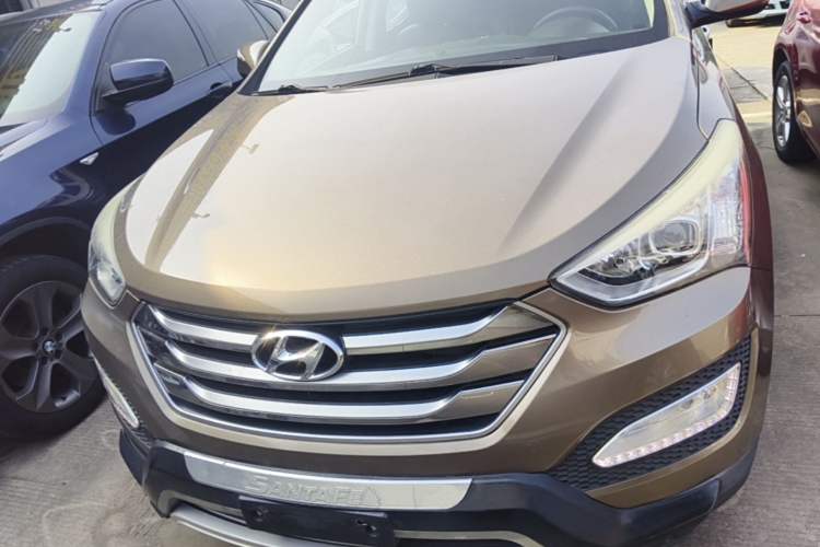 Used Hyundai Santa Fe 2015 2.0T Automatic 4x4 Smart 7-Seater Front