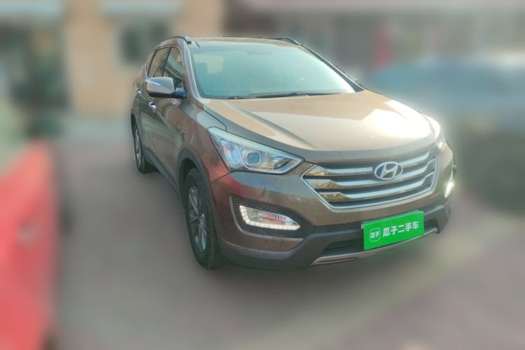 Used Hyundai Santa Fe 2015 2.4L Automatic Two-Wheel Drive Smart Version 5 Seats Front Right 45 Deg