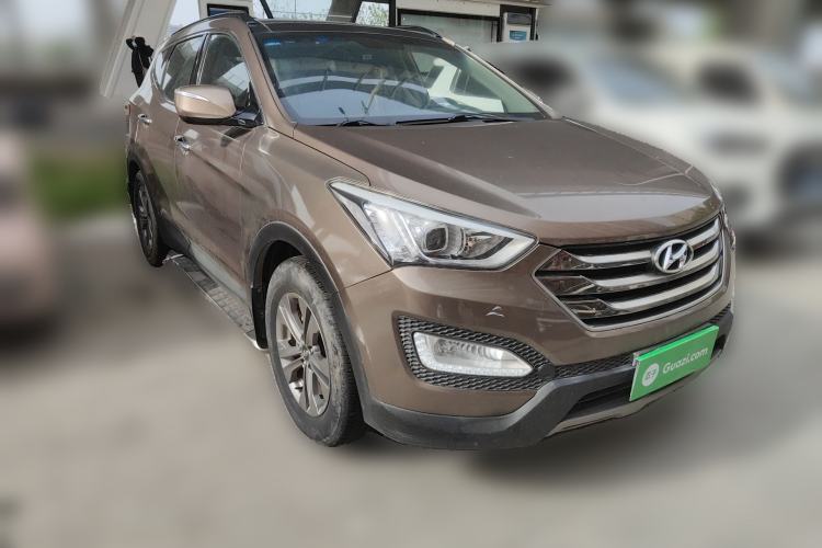 Used Hyundai Santa Fe 2015 2.4L Automatic Two-Wheel Drive Smart Version 5 Seats Front Right 45 Deg
