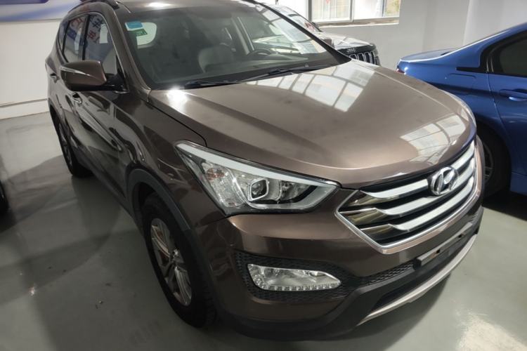 Used Hyundai Santa Fe 2015 2.0T Automatic Two-Wheel Drive Smart Version 5 Seats Front Right 45 Deg