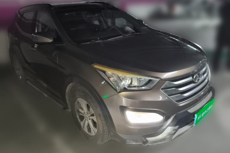 Used Hyundai Santa Fe 2015 2.0T Automatic All-Wheel Drive Smart Version 5 Seats Front Right 45 Deg