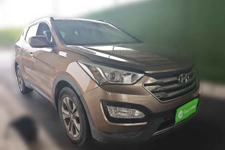 Used Hyundai Santa Fe 2015 2.4L Automatic All-Wheel Drive Smart Version 5 Seats Front Right 45 Deg