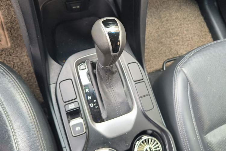 Used Hyundai Santa Fe 2015 2.0T Automatic Two-Wheel Drive Smart Version 5 Seats Gear Lever