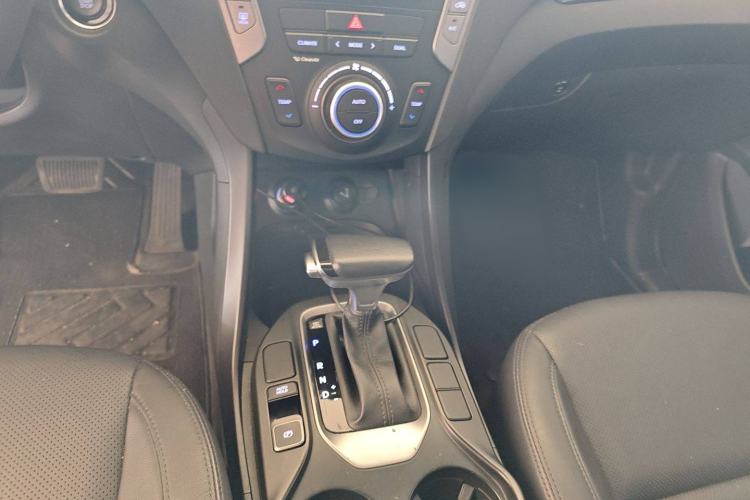 Used Hyundai Santa Fe 2015 2.0T Automatic All-Wheel Drive Smart Version 5 Seats Gear Lever