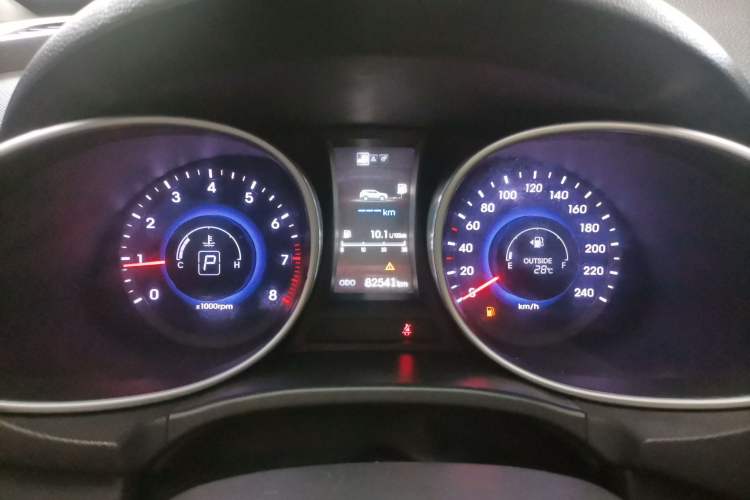 Used Hyundai Santa Fe 2015 2.4L Automatic All-Wheel Drive Smart Version 5 Seats Instrument Cluster