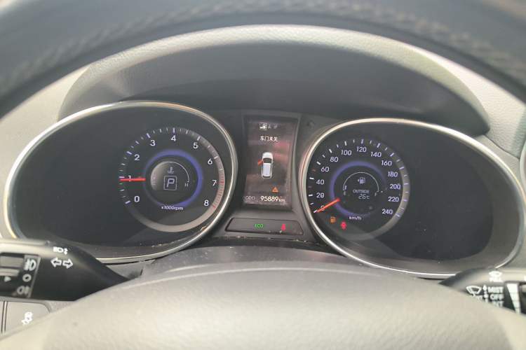 Used Hyundai Santa Fe 2015 2.0T Automatic Two-Wheel Drive Smart Version 5 Seats Instrument Cluster