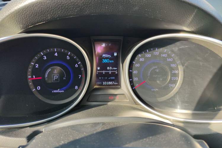Used Hyundai Santa Fe 2015 2.4L Automatic Two-Wheel Drive Smart Version 5 Seats Instrument Cluster