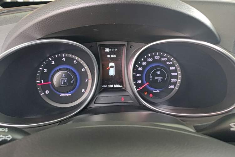 Used Hyundai Santa Fe 2015 2.4L Automatic All-Wheel Drive Smart Version 5 Seats Instrument Cluster