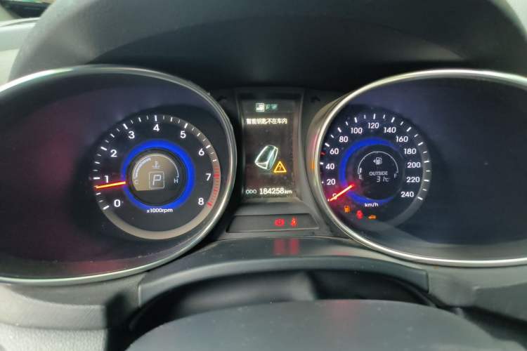 Used Hyundai Santa Fe 2015 2.0T Automatic Two-Wheel Drive Smart Version 5 Seats Instrument Cluster