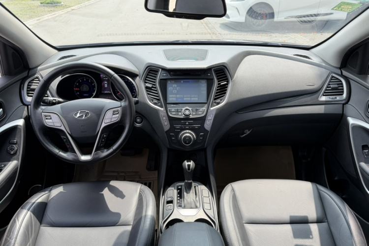 Used Hyundai Santa Fe 2015 2.0T Automatic Two-Wheel Drive Smart Version 5 Seats Instrument Cluster