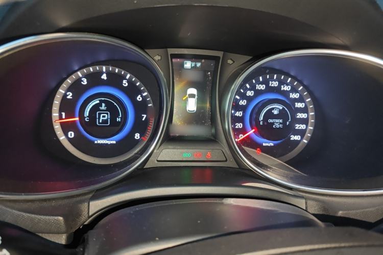 Used Hyundai Santa Fe 2015 2.4L Automatic Two-Wheel Drive Smart Version 5 Seats Instrument Cluster