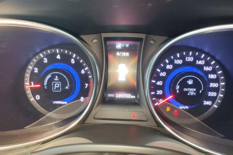 Used Hyundai Santa Fe 2015 2.0T Automatic Two-Wheel Drive Smart Version 5 Seats Instrument Cluster