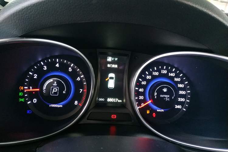 Used Hyundai Santa Fe 2015 2.4L Automatic All-Wheel Drive Smart Version 5 Seats Instrument Cluster