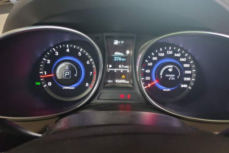 Used Hyundai Santa Fe 2015 2.4L Automatic All-Wheel Drive Smart Version 5 Seats Instrument Cluster