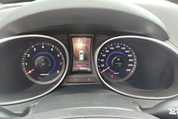 Used Hyundai Santa Fe 2015 2.0T Automatic Two-Wheel Drive Smart Version 5 Seats Instrument Cluster