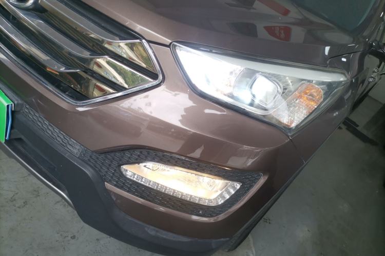 Used Hyundai Santa Fe 2015 2.4L Automatic All-Wheel Drive Smart Version 5 Seats Left Front Headlight
