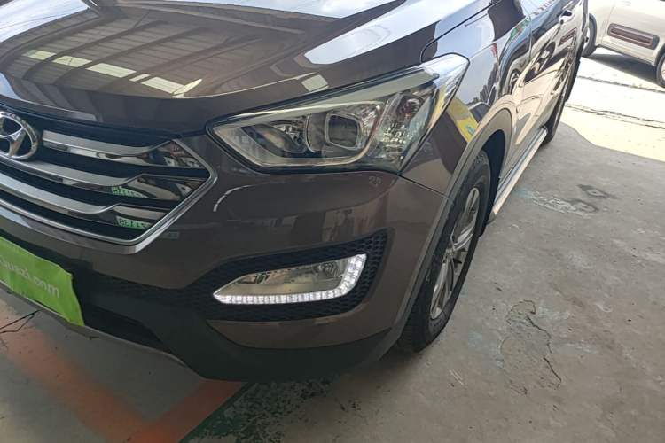 Used Hyundai Santa Fe 2015 2.4L Automatic All-Wheel Drive Smart Version 5 Seats Left Front Headlight