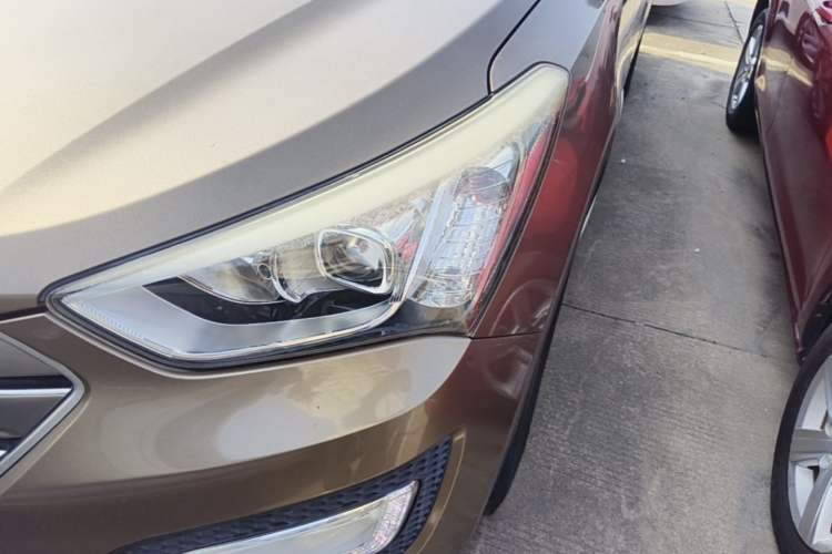 Used Hyundai Santa Fe 2015 2.0T Automatic 4x4 Smart 7-Seater Left Front Headlight