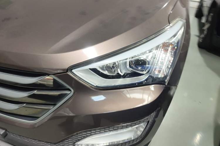 Used Hyundai Santa Fe 2015 2.0T Automatic Two-Wheel Drive Smart Version 5 Seats Left Front Headlight