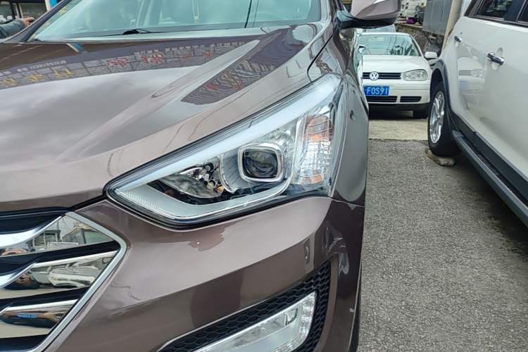 Used Hyundai Santa Fe 2015 2.0T Automatic Two-Wheel Drive Smart Version 5 Seats Left Front Headlight