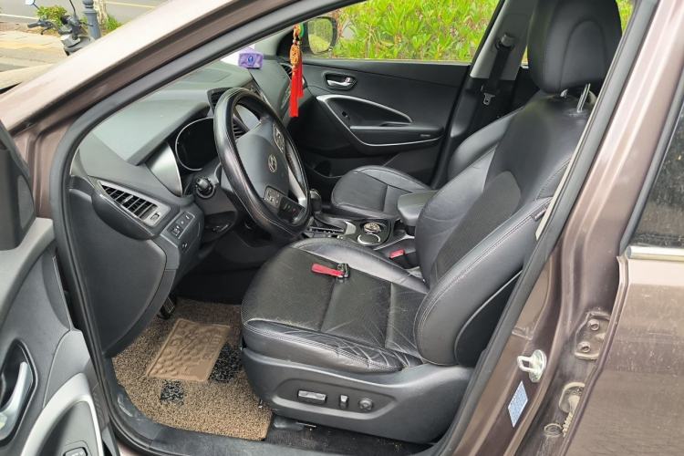 Used Hyundai Santa Fe 2015 2.0T Automatic Two-Wheel Drive Smart Version 5 Seats Left Front Seat