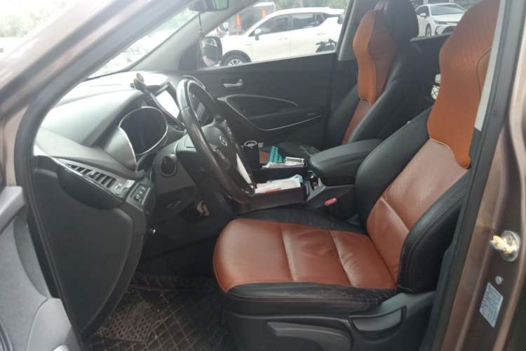 Used Hyundai Santa Fe 2015 2.4L Automatic Two-Wheel Drive Comfort Edition 5 Seats Left Front Seat