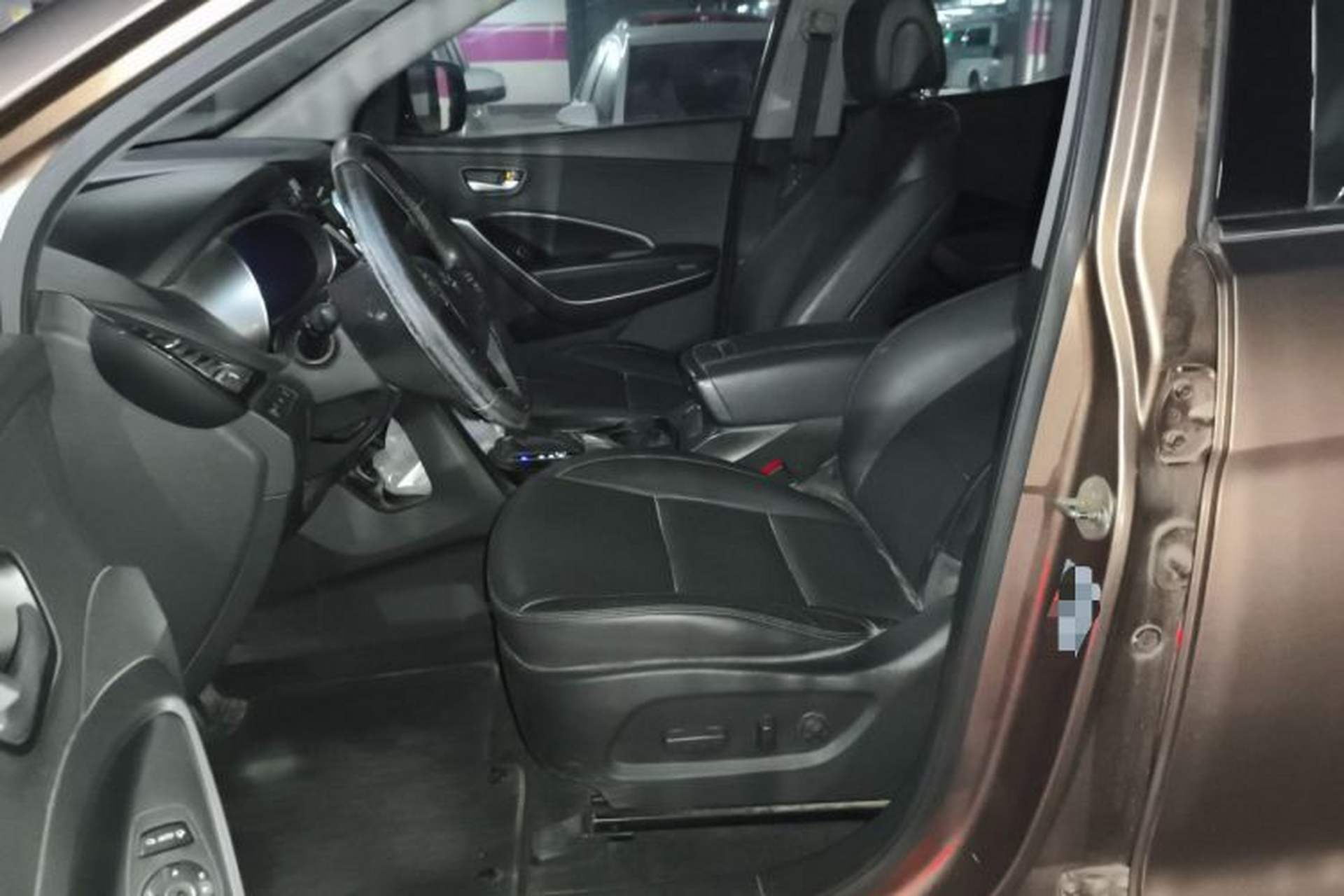 Used Hyundai Santa Fe 2015 2.0T Automatic All-Wheel Drive Smart Version 5 Seats Left Front Seat