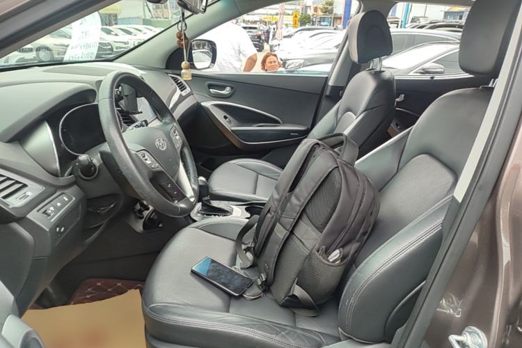 Used Hyundai Santa Fe 2015 2.0T Automatic Two-Wheel Drive Smart Version 5 Seats Left Front Seat