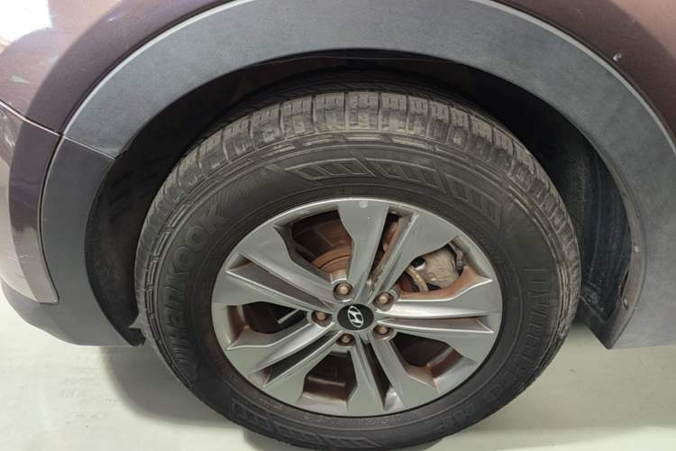Used Hyundai Santa Fe 2015 2.0T Automatic Two-Wheel Drive Smart Version 5 Seats Left Front Wheel Hub