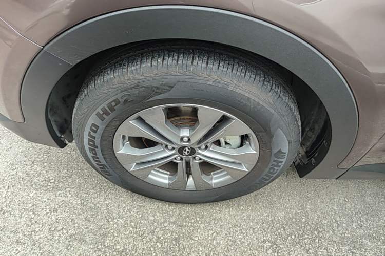 Used Hyundai Santa Fe 2015 2.0T Automatic Two-Wheel Drive Smart Version 5 Seats Left Front Wheel Hub