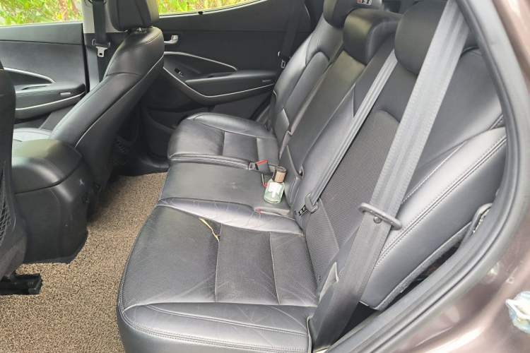 Used Hyundai Santa Fe 2015 2.0T Automatic Two-Wheel Drive Smart Version 5 Seats Left Rear Seat