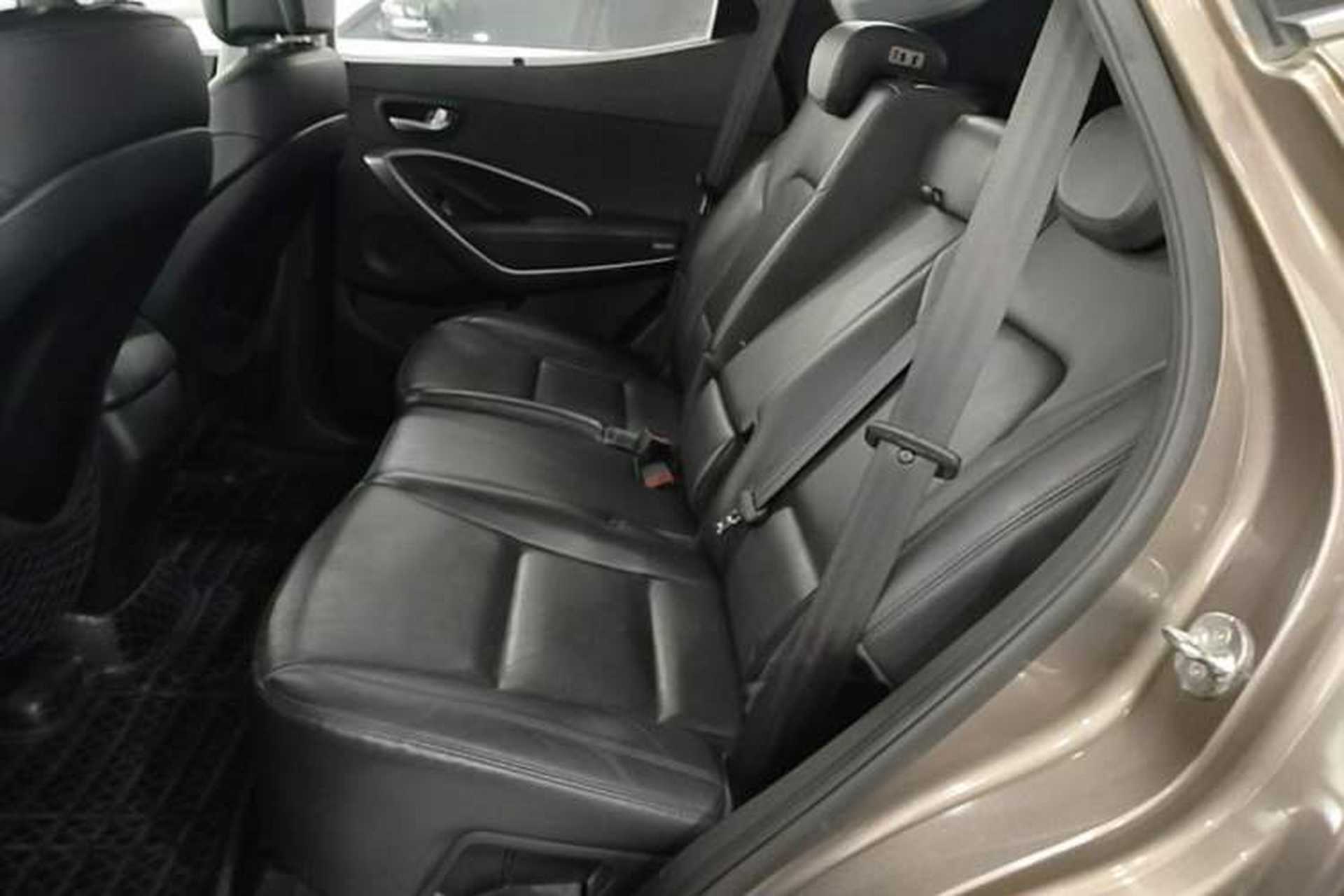 Used Hyundai Santa Fe 2015 2.4L Automatic Two-Wheel Drive Smart Version 5 Seats Left Rear Seat