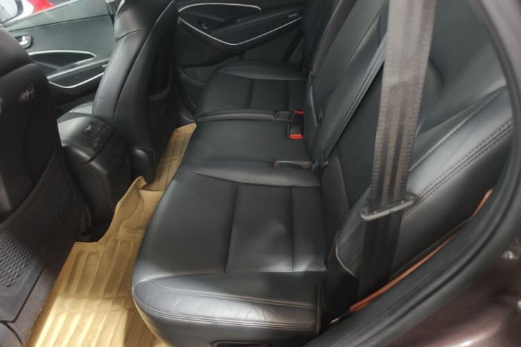 Used Hyundai Santa Fe 2015 2.0T Automatic Two-Wheel Drive Smart Version 5 Seats Left Rear Seat