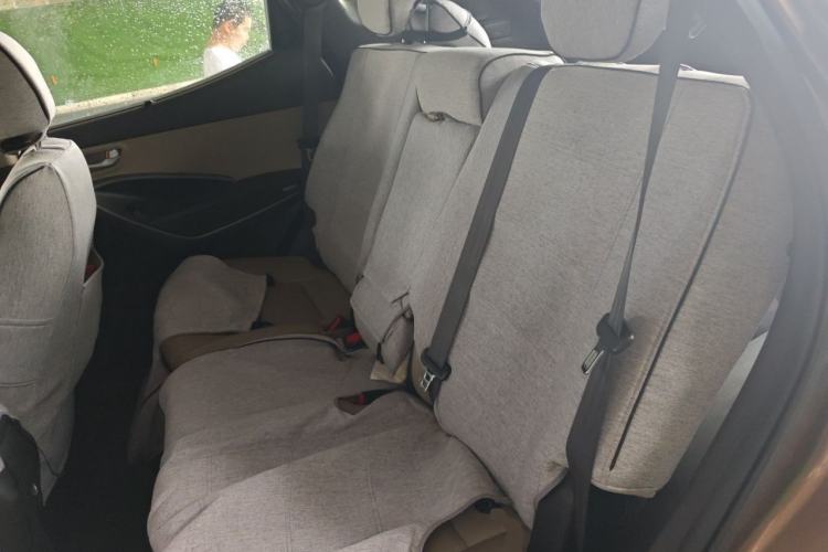 Used Hyundai Santa Fe 2015 2.4L Automatic All-Wheel Drive Smart Version 5 Seats Left Rear Seat
