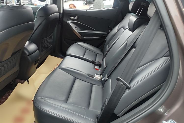 Used Hyundai Santa Fe 2015 2.0T Automatic Two-Wheel Drive Smart Version 5 Seats Left Rear Seat