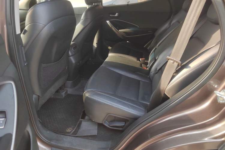 Used Hyundai Santa Fe 2015 2.0T Automatic All-Wheel Drive Smart Version 5 Seats Left Rear Seat