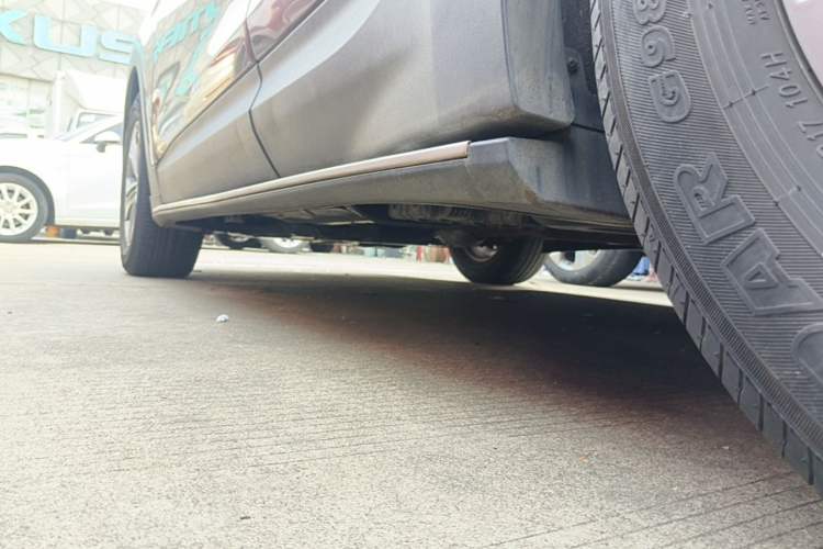 Used Hyundai Santa Fe 2015 2.0T Automatic 4x4 Smart 7-Seater Left Side Sill