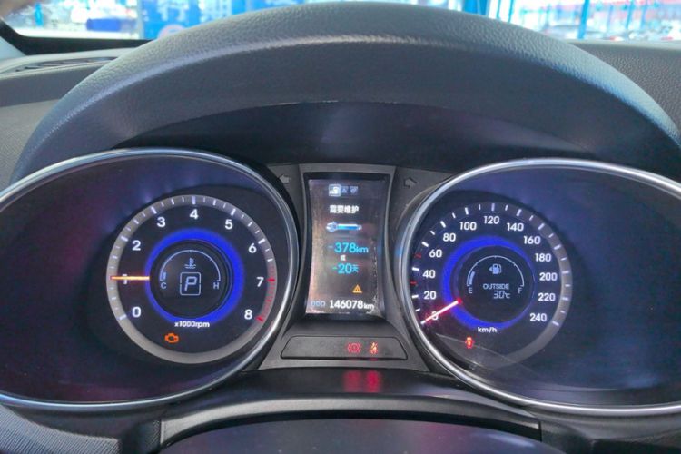 Used Hyundai Santa Fe 2015 2.0T Automatic Two-Wheel Drive Smart Version 5 Seats Odometer Close Up